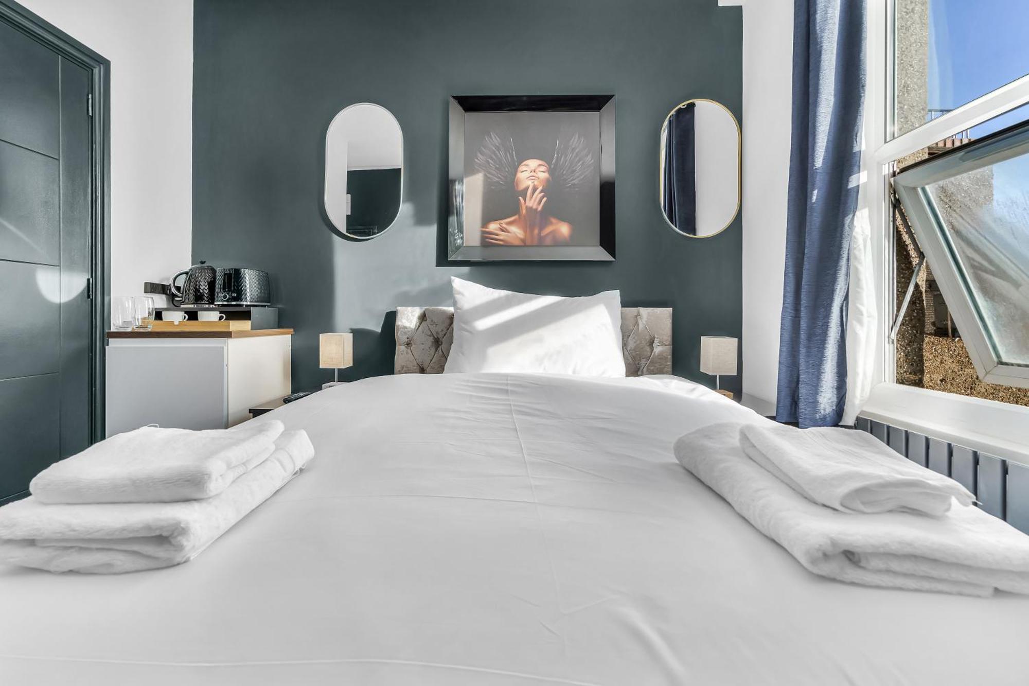 G Eighty Four Aparthotel Londra Exterior foto