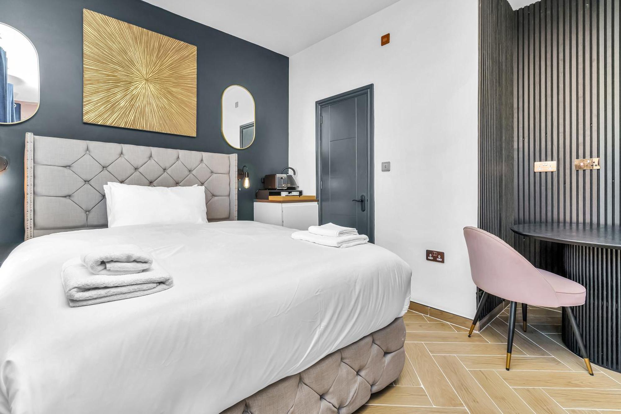 G Eighty Four Aparthotel Londra Exterior foto