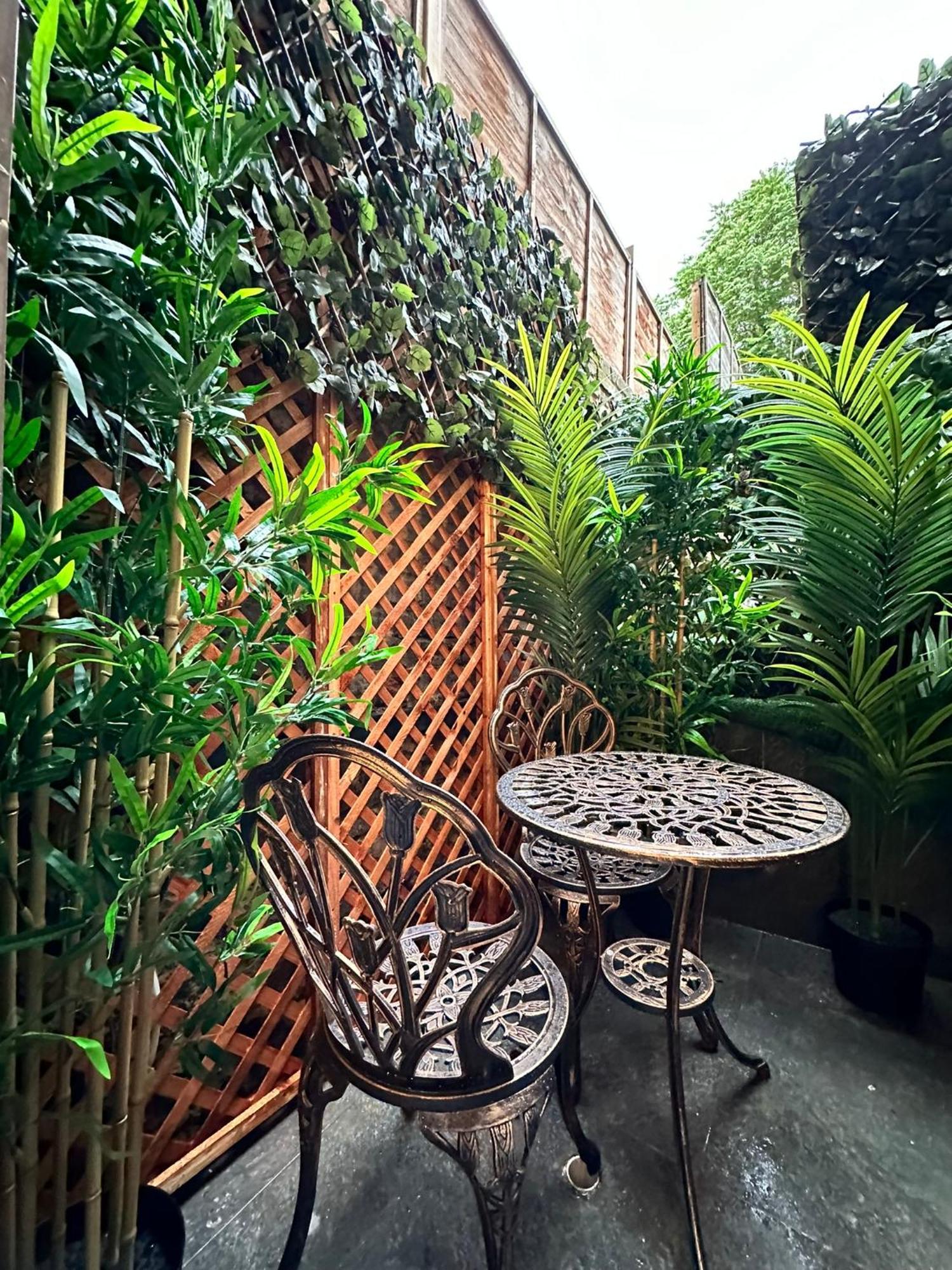 G Eighty Four Aparthotel Londra Exterior foto