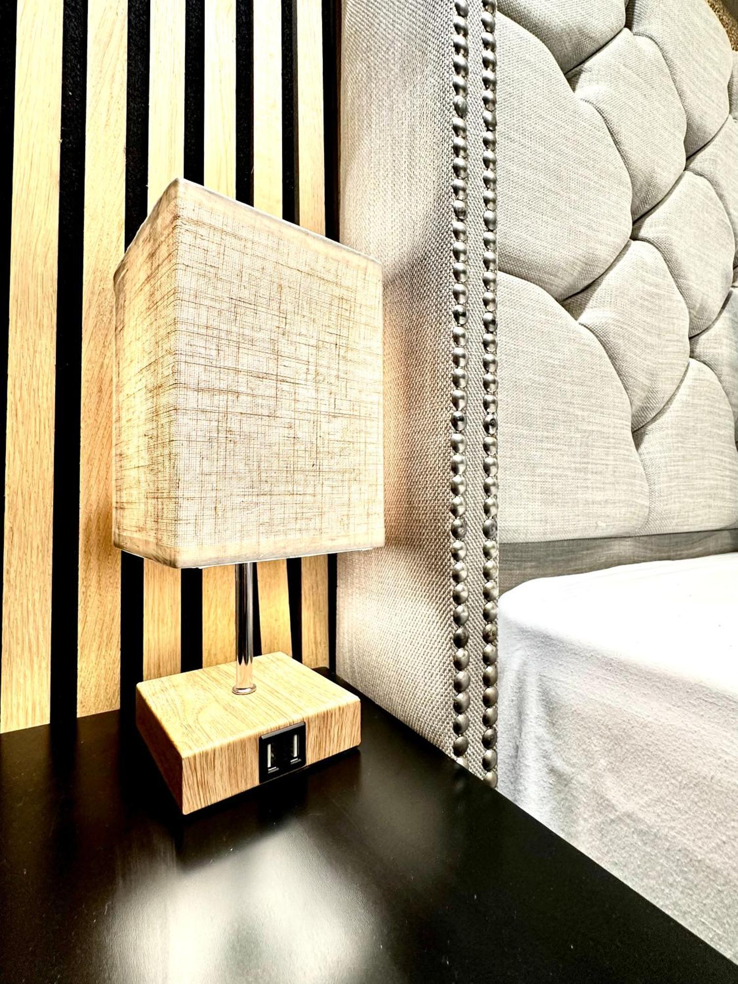 G Eighty Four Aparthotel Londra Exterior foto