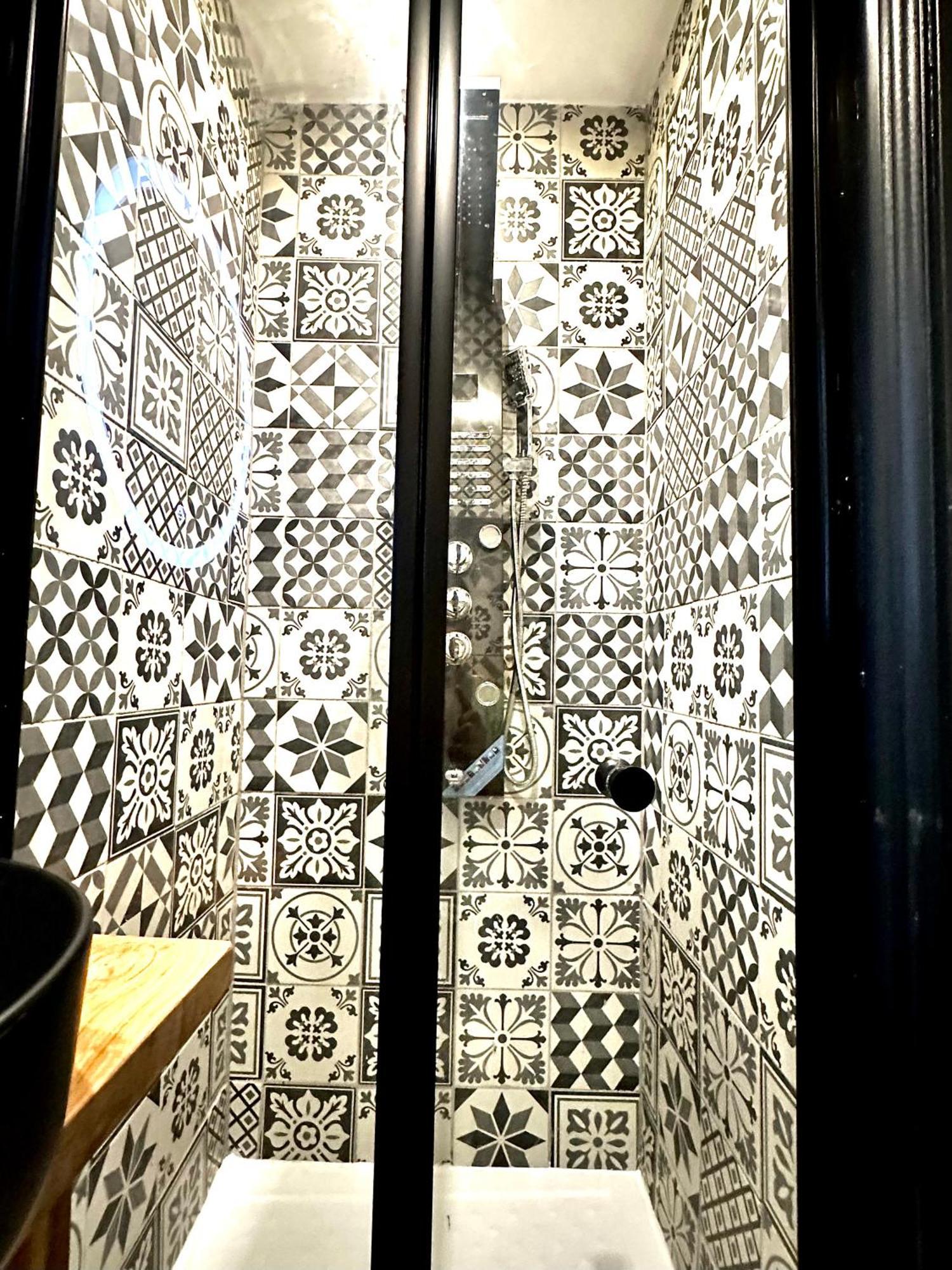 G Eighty Four Aparthotel Londra Exterior foto