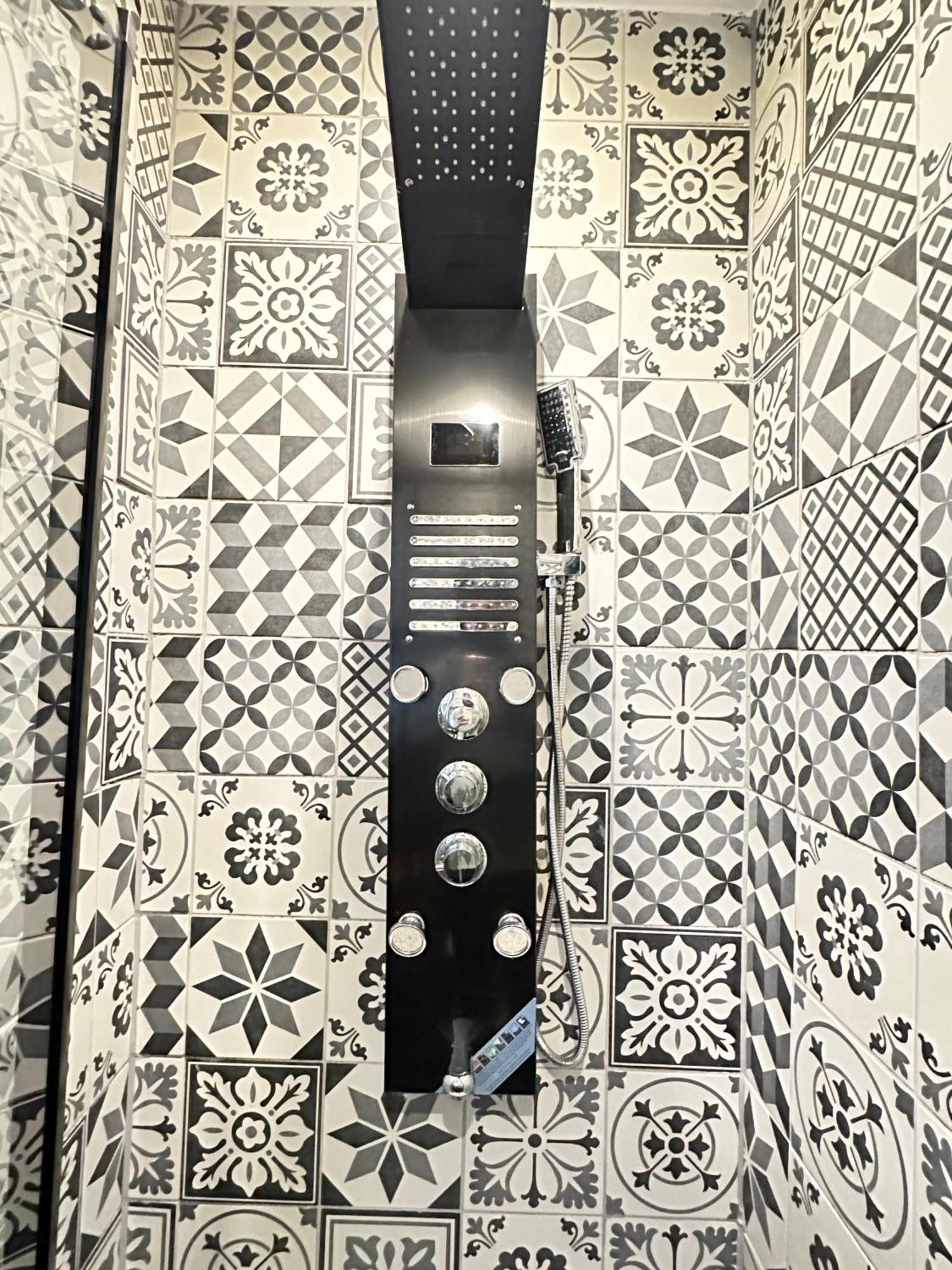G Eighty Four Aparthotel Londra Exterior foto