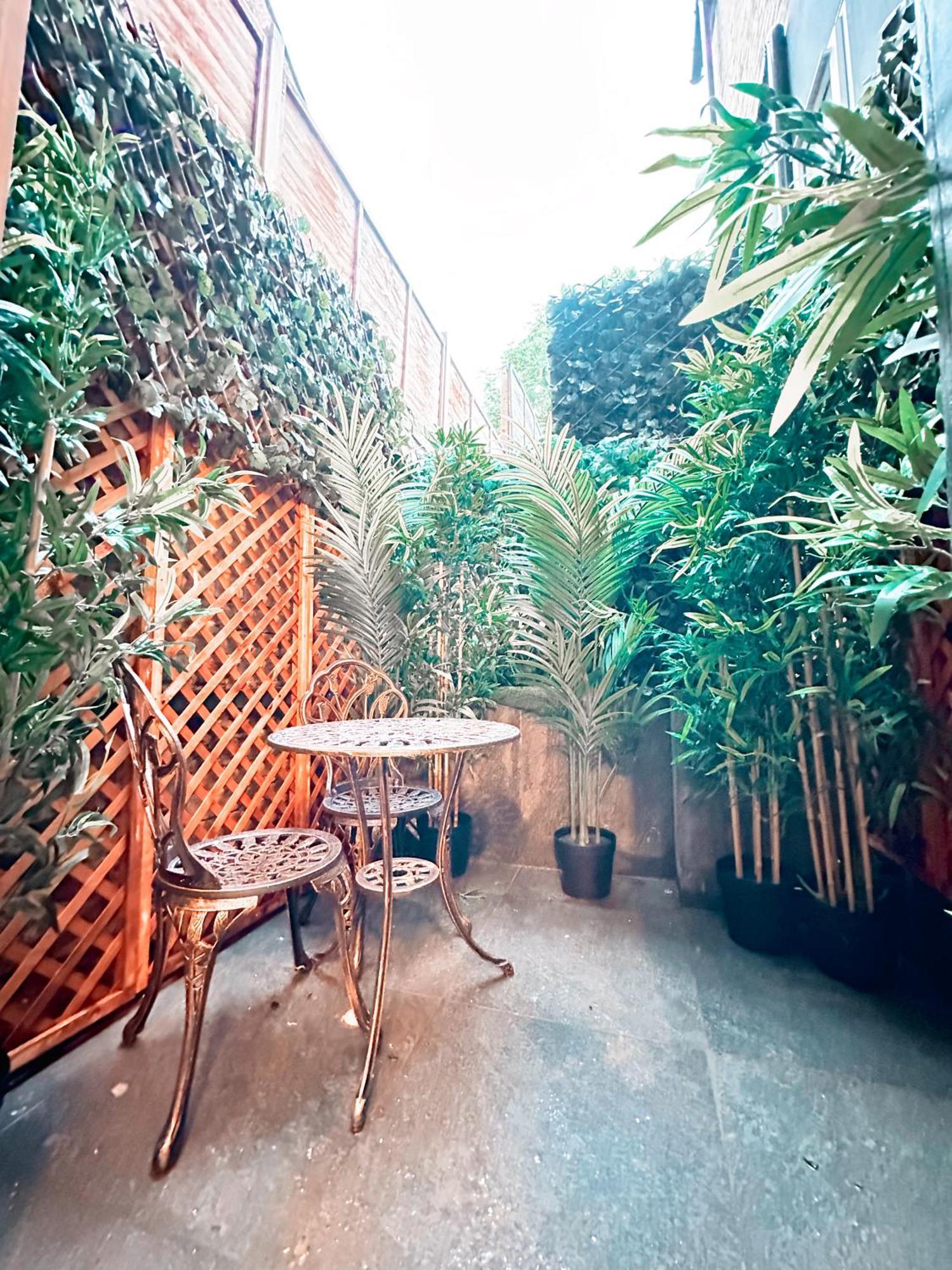 G Eighty Four Aparthotel Londra Exterior foto