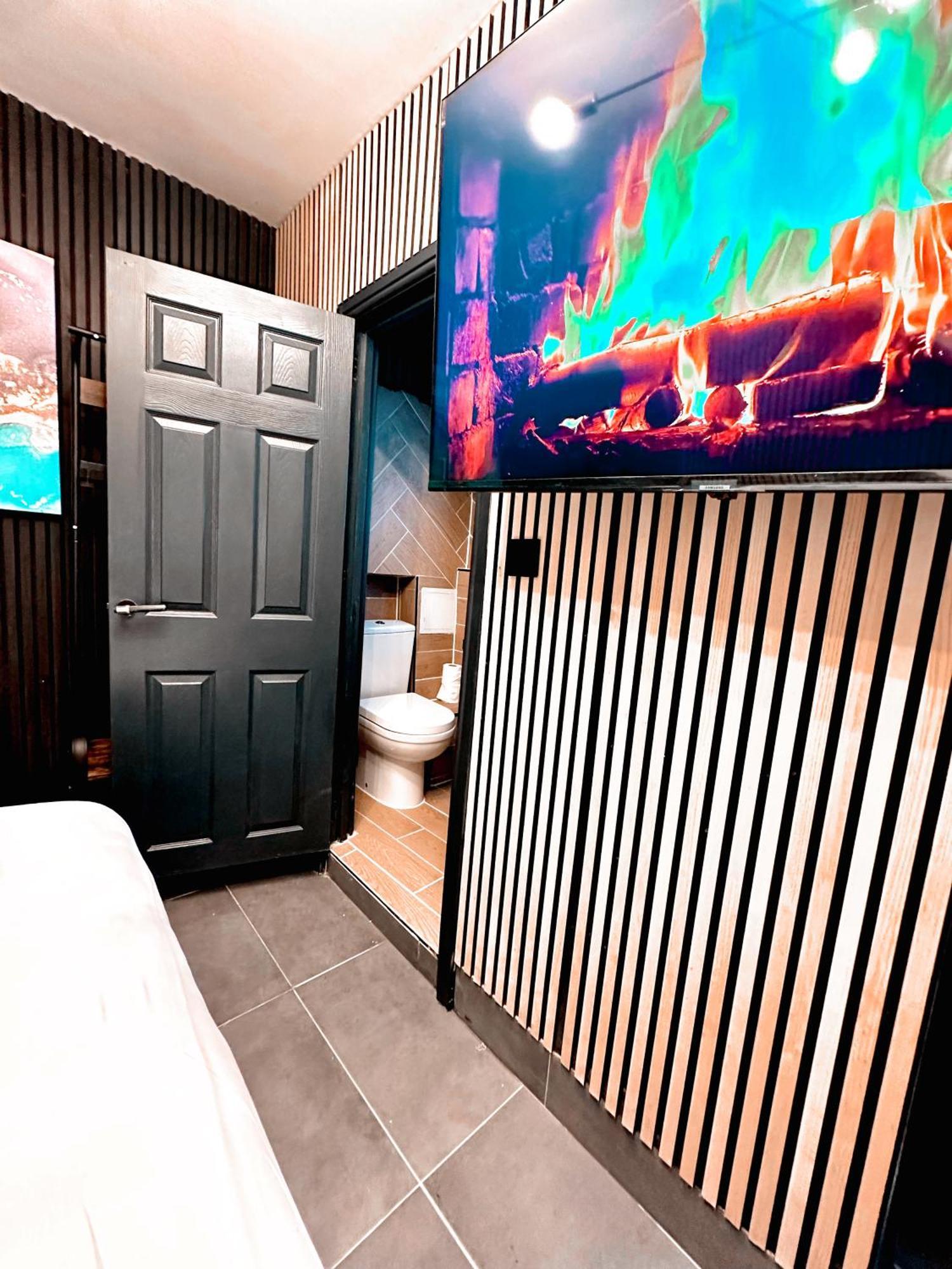 G Eighty Four Aparthotel Londra Exterior foto